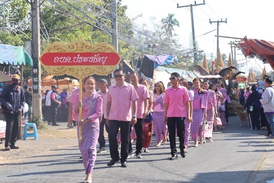 การแต่งกายด้วยผ้าบาราย